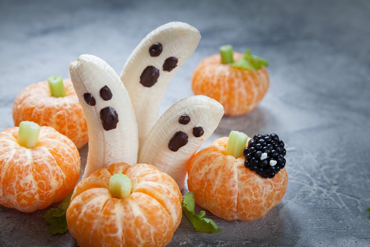 Nutrition_gov's tweet photo. Have a healthy Halloween weekend! Find snack ideas and other nutrition tips for kids: https://t.co/keWjsmzq76 https://t.co/VpMHzOM4Jv