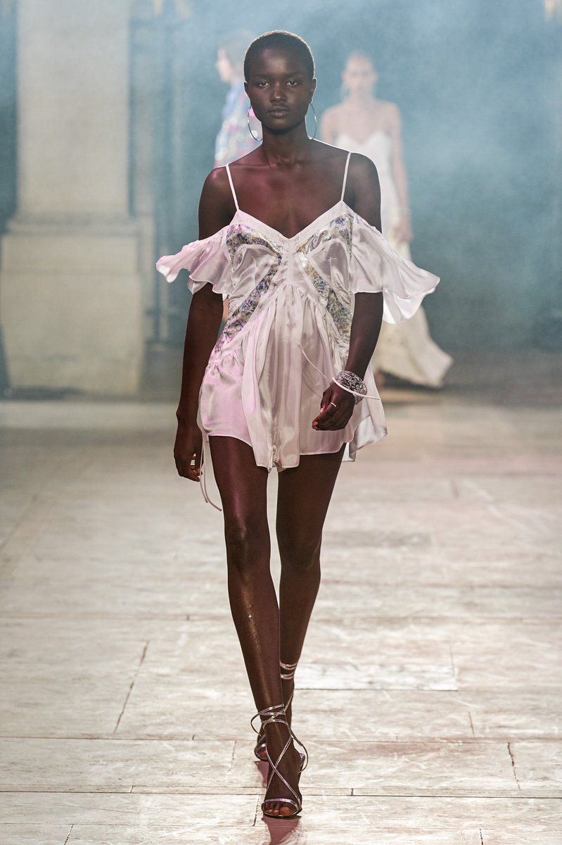 fasshionlover's tweet photo. isabel marant spring 2022 rtw https://t.co/W47MJOay6J
