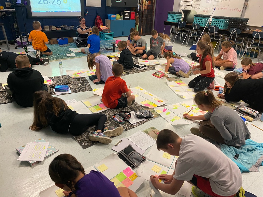 TMartinVol's tweet photo. Awesome storyboards and discussions happening in Mrs. Warren’s classroom today! #37846reasons 💜💛 https://t.co/3QmWIcz3iG