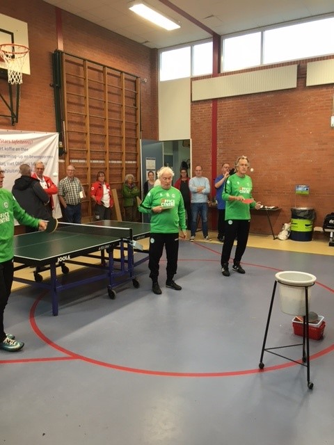 OldStars Sports overal in onze provincie tijdens de OldStars Sportweek Groningen! Vanmiddag was ambassadrice Bettine Vriesekoop aanwezig bij <a href="/DTTC78/">DTTC '78</a> in Appingedam. Top! <a href="/Oldstars_nl/">OldStars</a> <a href="/Ouderenfonds/">Nat. Ouderenfonds</a> @FCGMaatschappij <a href="/Menzis/">Coöperatie Menzis</a> <a href="/provgroningen/">Provincie Groningen</a> #blijfbewegen Juist nu!