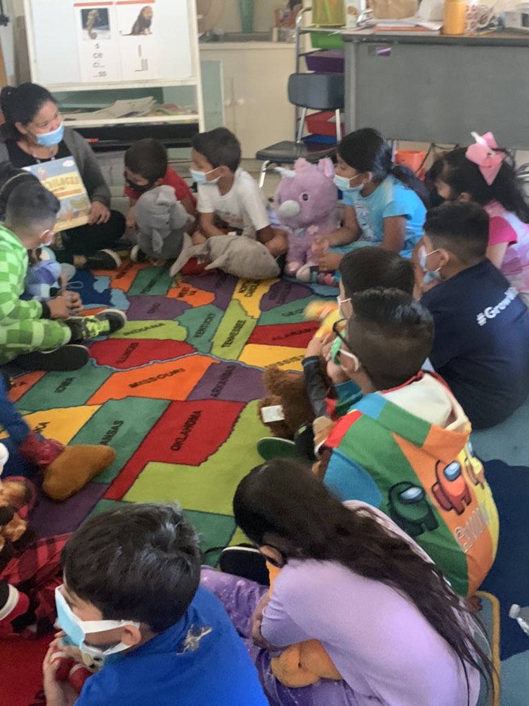 library_kes's tweet photo. Students @SSAISDKindredES joined other students from across Texas by participating in the @HebRead3 program today! #read3 #readingisfun #HEB #Read3ReadIn https://t.co/XcD8la8JmK