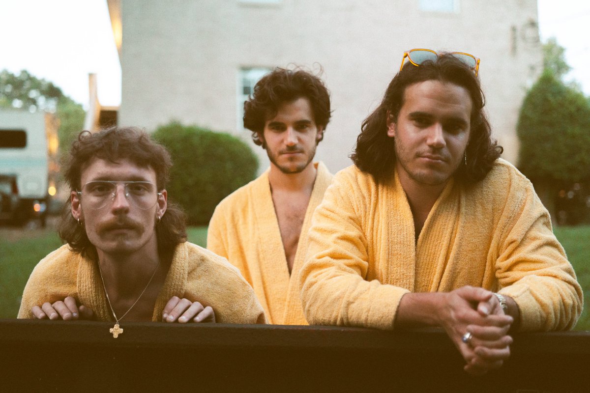 #ATLANTA !, Don't forget to get comfy with us on Nov. 11th at <a href="/EARL_EAV/">The EARL</a>! Our buds The Titos and Slow Parade will also be on stage ❤️ Tix available right here: freshtix.com/events/the-hea…

Photo by: Nick Rhodes