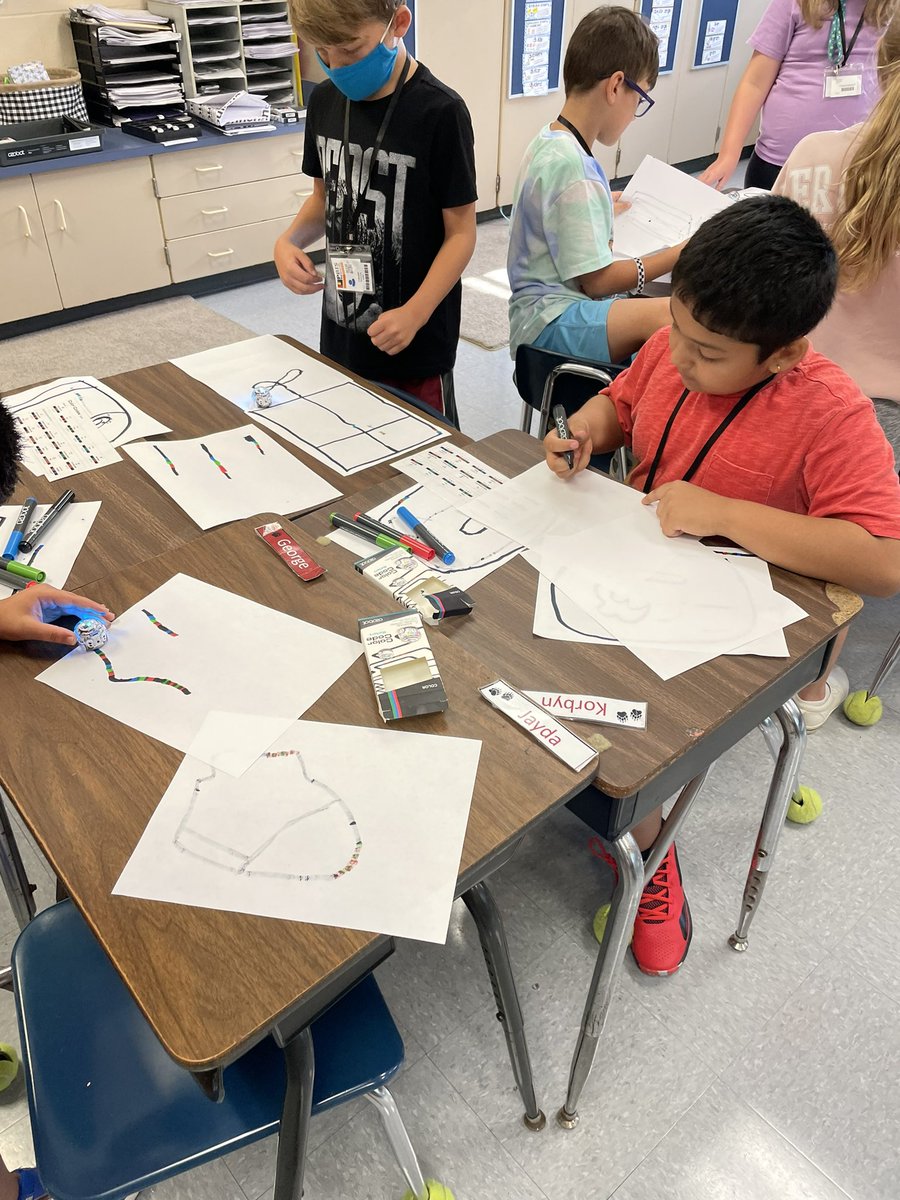 TechCoach513's tweet image. 🔸Week in Review🔸Preschoolers using tech on their own with QR codes! 🌀 3rd, 4th and 5th graders coding Ozobots with lines and color! 🌀 #edtech @fcsdwest @fcsdsouth