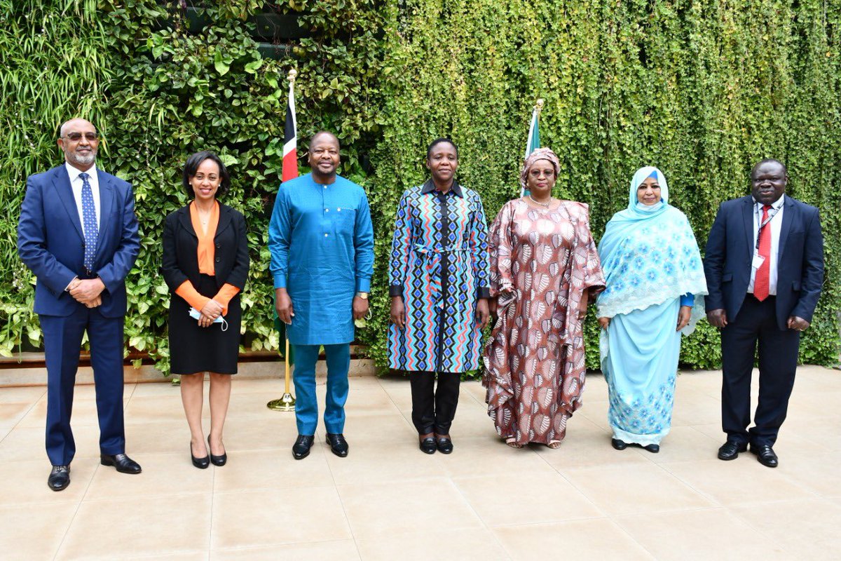 MOH_Kenya's tweet photo. Kenya, Uganda, Tanzania and Ethiopia have agreed to roll-out cross border COVID-19 vaccinations. This was agreed following bilateral meetings held between the countries as the region seeks to enhance vaccination as a key intervention in the pandemic response. https://t.co/qC2XIQiYSv