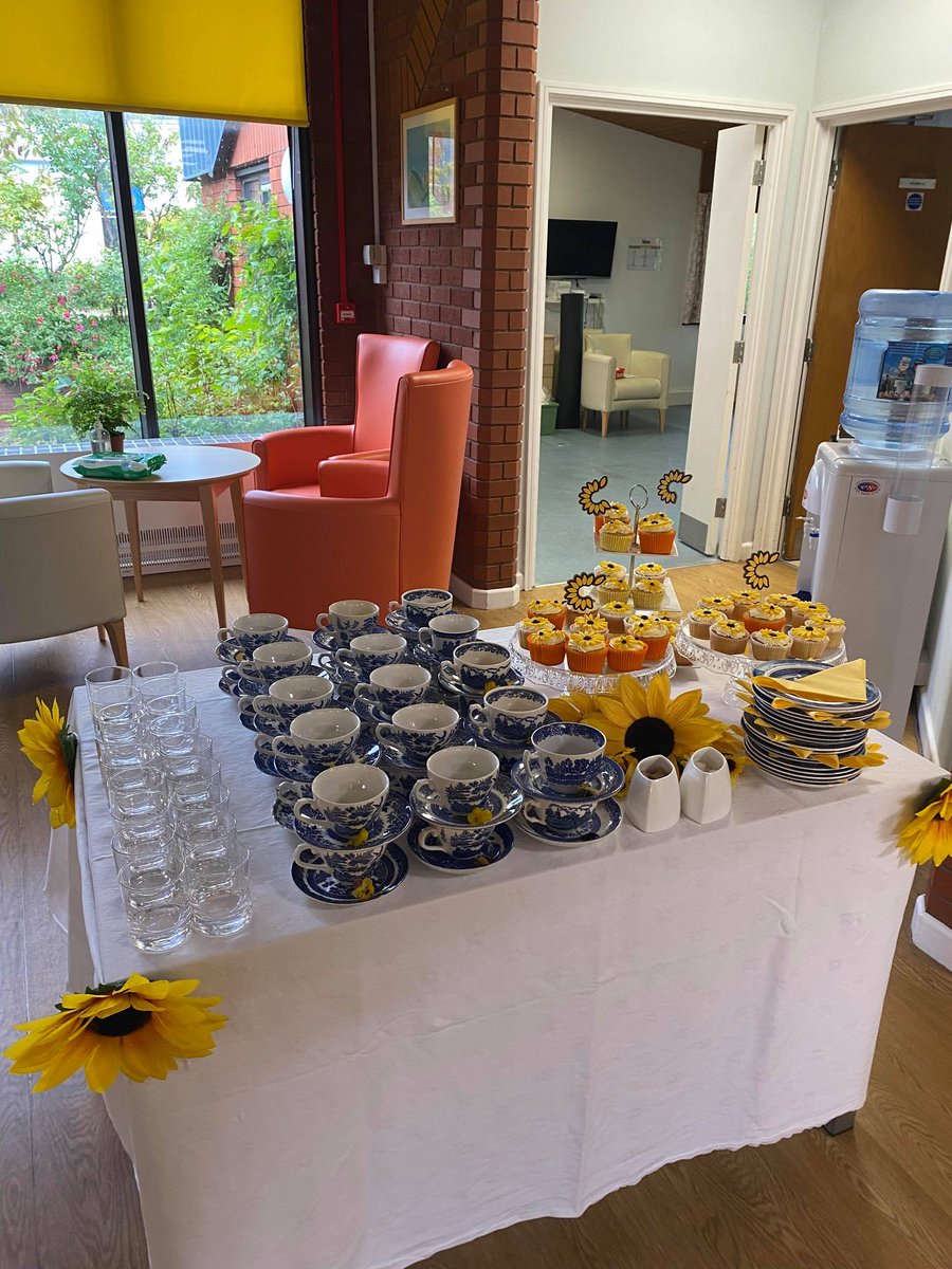 MountbattenHamp's tweet photo. Thanks to everyone who has taken part in Go Yellow today💛Let us know what you’re up to &amp; share your photos with us! Special thanks to Happy Toast Bakery, Chocobelle, Grazy Days , Show-Toppers , @SunriseSrUK &amp; our Mountbatten charity shops. 
Help support👉 https://t.co/OLIZ0ephXs https://t.co/gSTQc2eZ3z