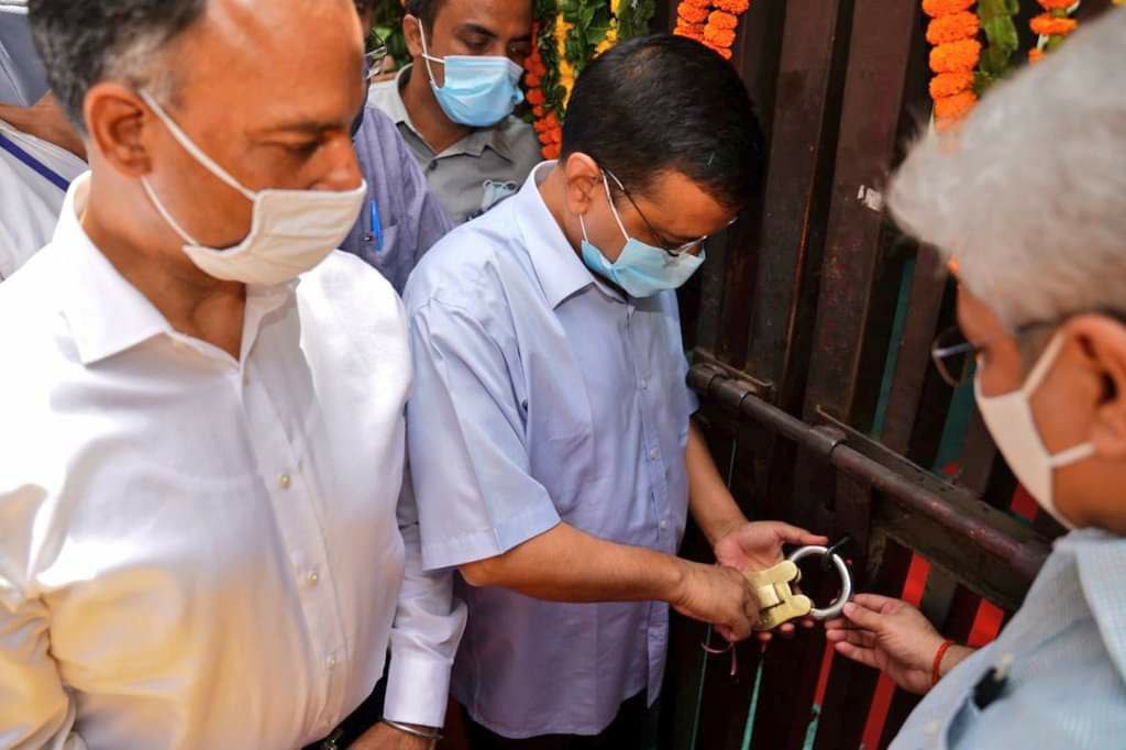 MeenaJoshi_'s tweet photo. Kejriwal Govt's Faceless Services of RTO:

✳️45000 learners licence issued in a month

✳️92% driving licence-related applications &amp; 80% other requests cleared since Feb

Delhi is the 1st in the country to provide #GharParRTO

👉READ: https://t.co/HyUlFeK7is https://t.co/qJVvSGaheB