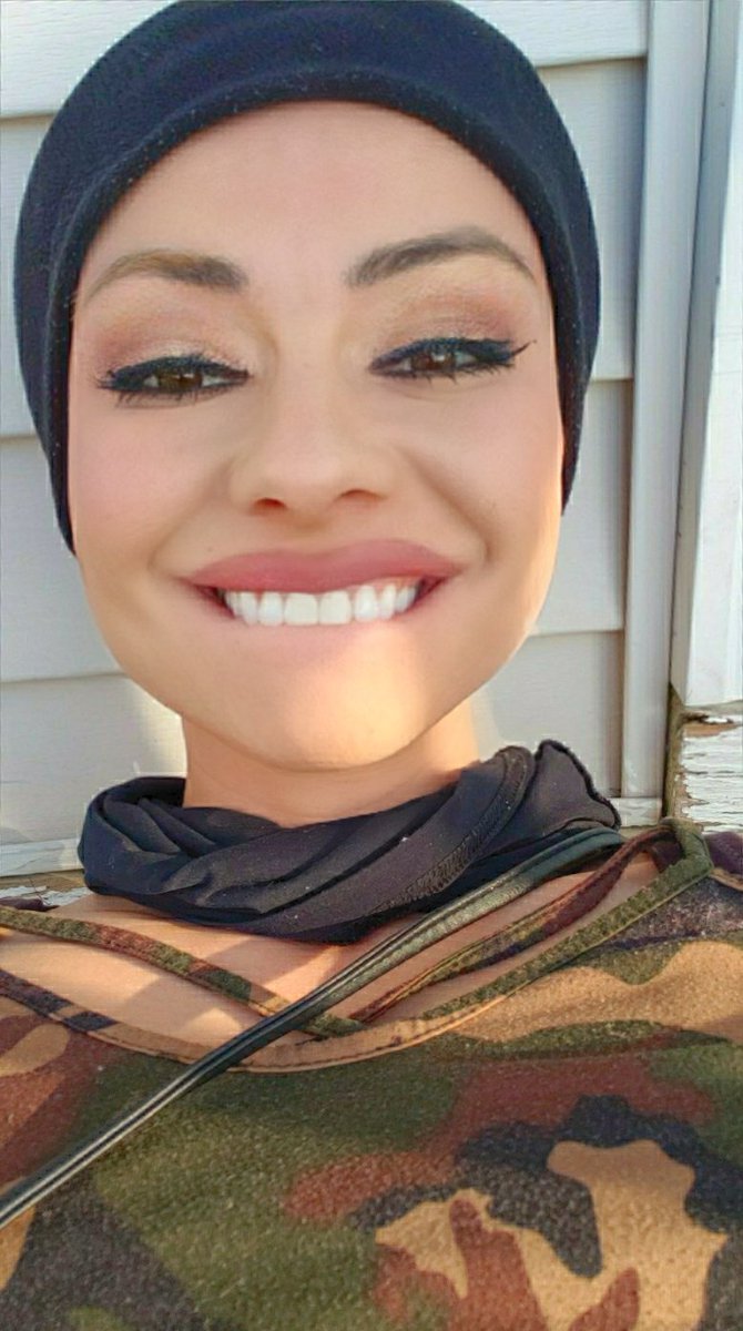 its_camieg's tweet photo. She thinks she's really pretty 😂 https://t.co/7eMPO009CH
