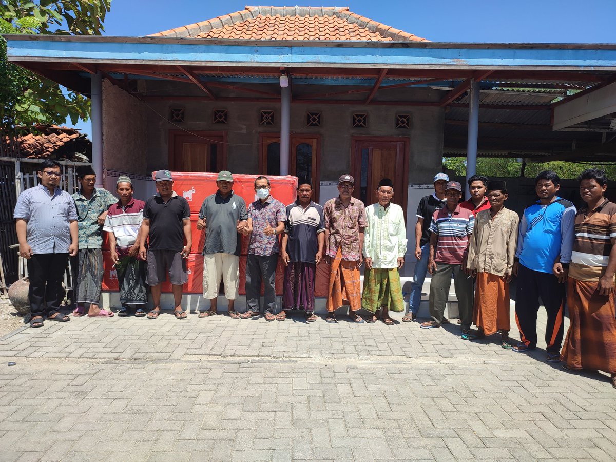 13Citranf's tweet photo. Jum'at (1/10), Citra Nur Febriyanti Luhkan Kab.Pamekasan,Mendampingi Serah Terima Bantuan Coolbox dr Dinas Kelautan Dan Perikanan kpd KUB Sumber Rejeki Tlesah di Desa Tlesah Kec.Tlanakan
@bppp_banyuwangi @puslatluhkp @brsdm_kp @kkpgoid #LuhLapor #GiatLuhkanSatminkalBWI
#Pmekasan https://t.co/CYOiNwl3hW