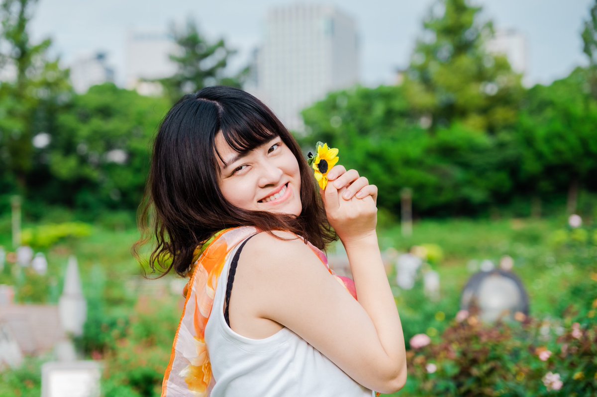 _WHITE_KOSUKE's tweet photo. 向日葵少女🌻
#photo #photography #fujifilm_xseries #xt4 #portrait #ポートレート #キリトリセカイ #ファインダー越しの私の世界 #写真好きな人と繫がりたい  #カメラ好きな人と繋がりたい #作り物の小さい向日葵持つだけでご機嫌になる人  #コスパいい #今年向日葵畑行ったら全部枯れてた  #悲しい https://t.co/Vy6dhy98Gd