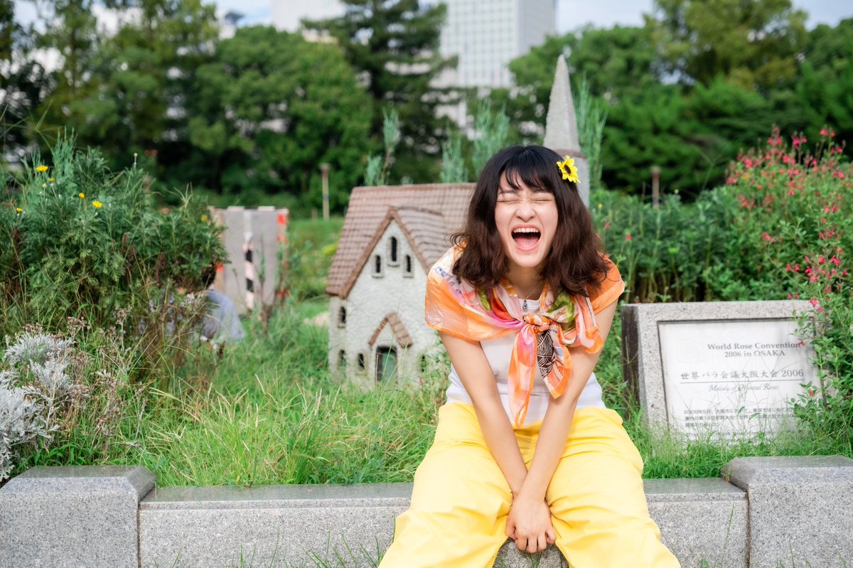 _WHITE_KOSUKE's tweet photo. 向日葵少女🌻
#photo #photography #fujifilm_xseries #xt4 #portrait #ポートレート #キリトリセカイ #ファインダー越しの私の世界 #写真好きな人と繫がりたい  #カメラ好きな人と繋がりたい #作り物の小さい向日葵持つだけでご機嫌になる人  #コスパいい #今年向日葵畑行ったら全部枯れてた  #悲しい https://t.co/Vy6dhy98Gd