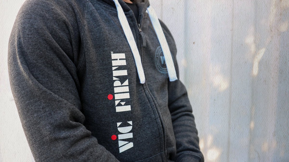vicfirth's tweet photo. That moment when you feel a little crisp in the air….. 🌬️ Time for our go-to Zip Up Hoodie! 🥶

Snag one for yourself our at your local shop this #SweaterWeather season!
🔗 https://t.co/RvxNgV749X 🔗

#VicFirth #Drumsticks #Drummers #Apparel #VicFirthStyle https://t.co/XmEnmgJcWd