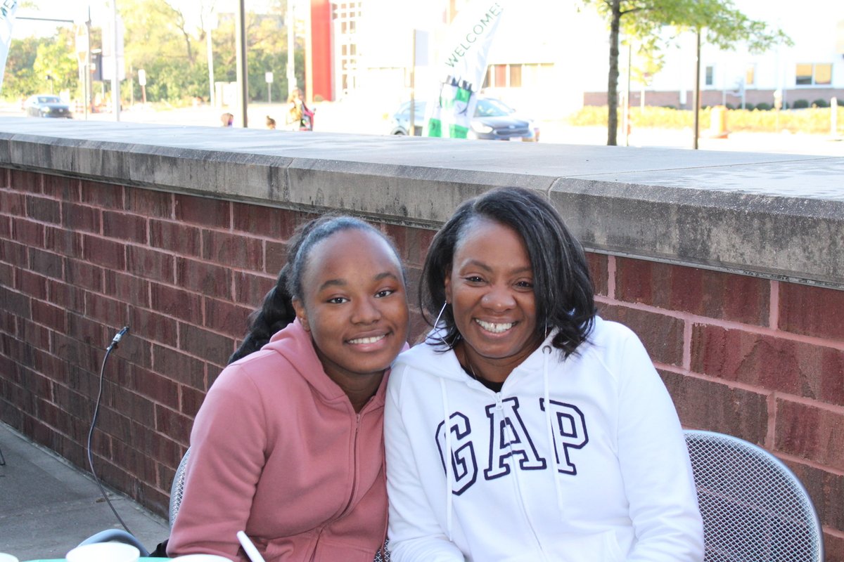 ColsCitySchools's tweet photo. Today's Muffins with Mom event at Columbus Downtown HS was a big success! Thank you to the culinary arts students for the delicious creations, and thank you to all of the moms that came out and enjoyed a muffin with their child. #OurCCS https://t.co/cLBZh5Pw3n