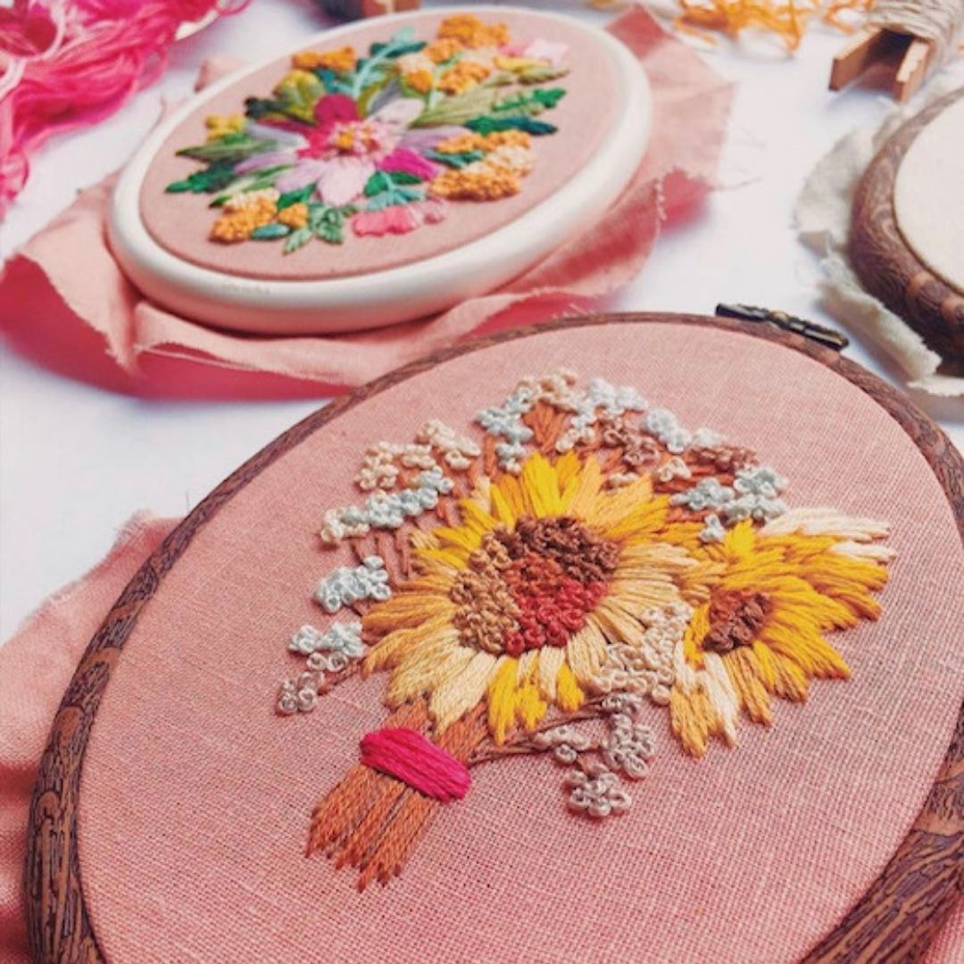 perennialstl's tweet photo. If you've taken one of our embroidery classes with @GulushThreads then you already know how awesome Kristen is! Join us Oct. 16, and learn to stitch this new autumn-inspired pattern, just in time for the changing seasons 🍂🌻

Sign up on our website: https://t.co/FYh8QSDPdK https://t.co/fvg6TFiP44