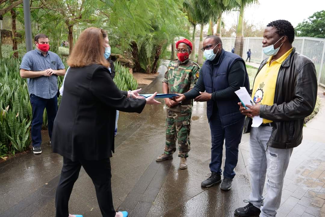 Gubevu Simelane 🙇‍♀️🙇‍♀️🙇‍♀️🙇‍♀️🙇‍♀️🙇‍♀️🙇‍♀️ thatha Comrade 1st frame 💪💪💪💪💪💪💪💪 #FreeBacede #FreeMthandeni #JusticeForThabani