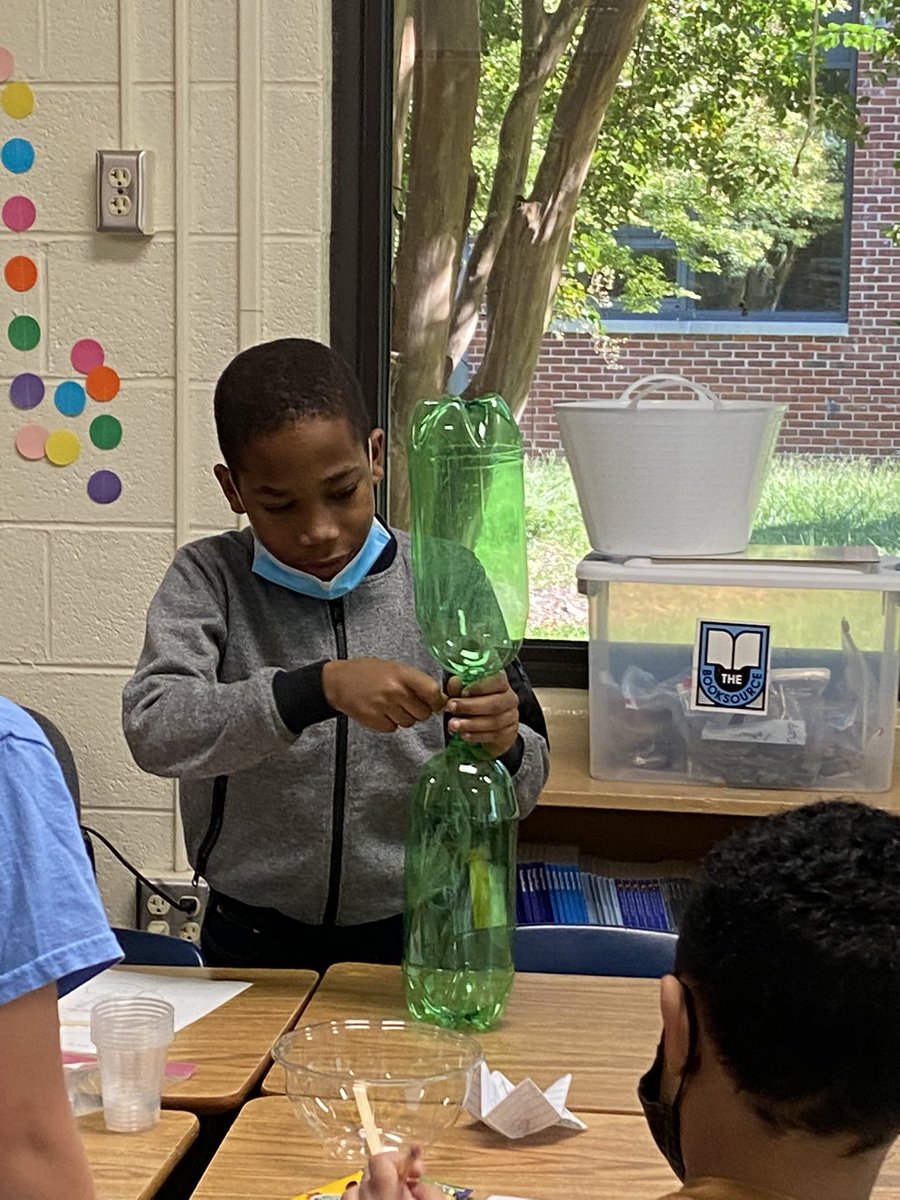 kyb227's tweet photo. Riverside STEM Day is underway! Our Bears are having so much fun learning about biospheres in K-5!!! 💙🐻Thank you @OBX_beachlife @NNPSRiverside #NNPSProud #stemdesignprocess https://t.co/VSF3opfabe