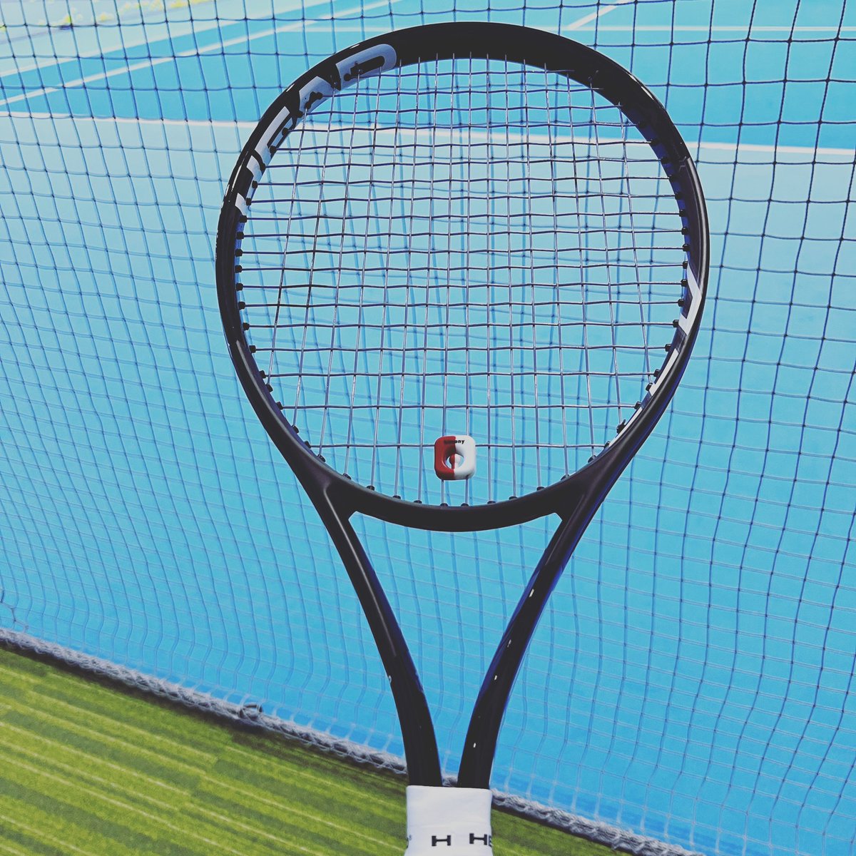 teru4454's tweet photo. TGIF 台風の影響風だけまだ強い中、室内なのでOKな深夜の #修行 だん🎾
Graphene 360+ SPEED MP BLACK
今日からNewボール！最高！
ボールメーカー変えたとの事で、いつもより硬めかな？
#HEAD
#HEADTENNIS
#SPEED
#luxilon
#アルパワー史上最強説 
#ALUPOWER
#kimony
#tennis
#テニス https://t.co/Gao1EMrRrA
