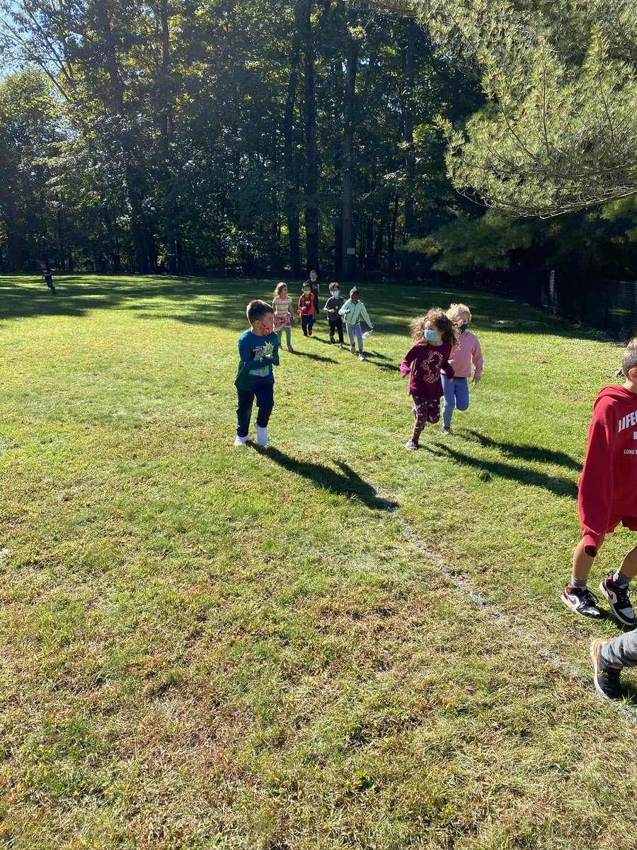 violaphysed's tweet photo. Viola 1st graders  warming up on the track and enjoying soccer activities.  Have a great weekend!! @violaphysed @ViolaAchieves @SuffernCSD https://t.co/xTLTYt4FVn