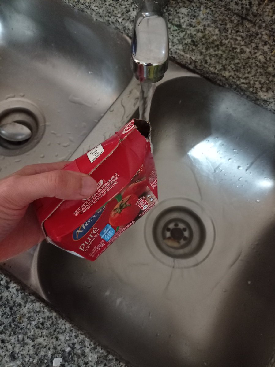 Si después de volcar el puré de tomate en la olla no le ponés un chorrito de agua adicional para aprovechar el fondo es porque sos millonario.