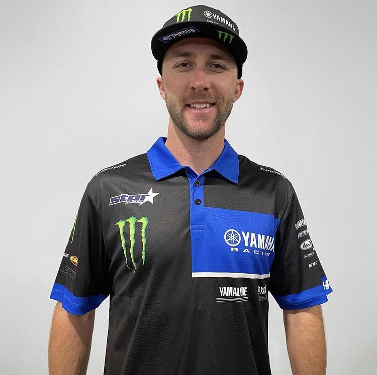 SupercrossLIVE's tweet photo. 🚨 @elitomac joins the @MonsterEnergy @StarRacingYam team for the 2022 season 💪

#SupercrossLIVEyamah https://t.co/jkSx0iYbAO