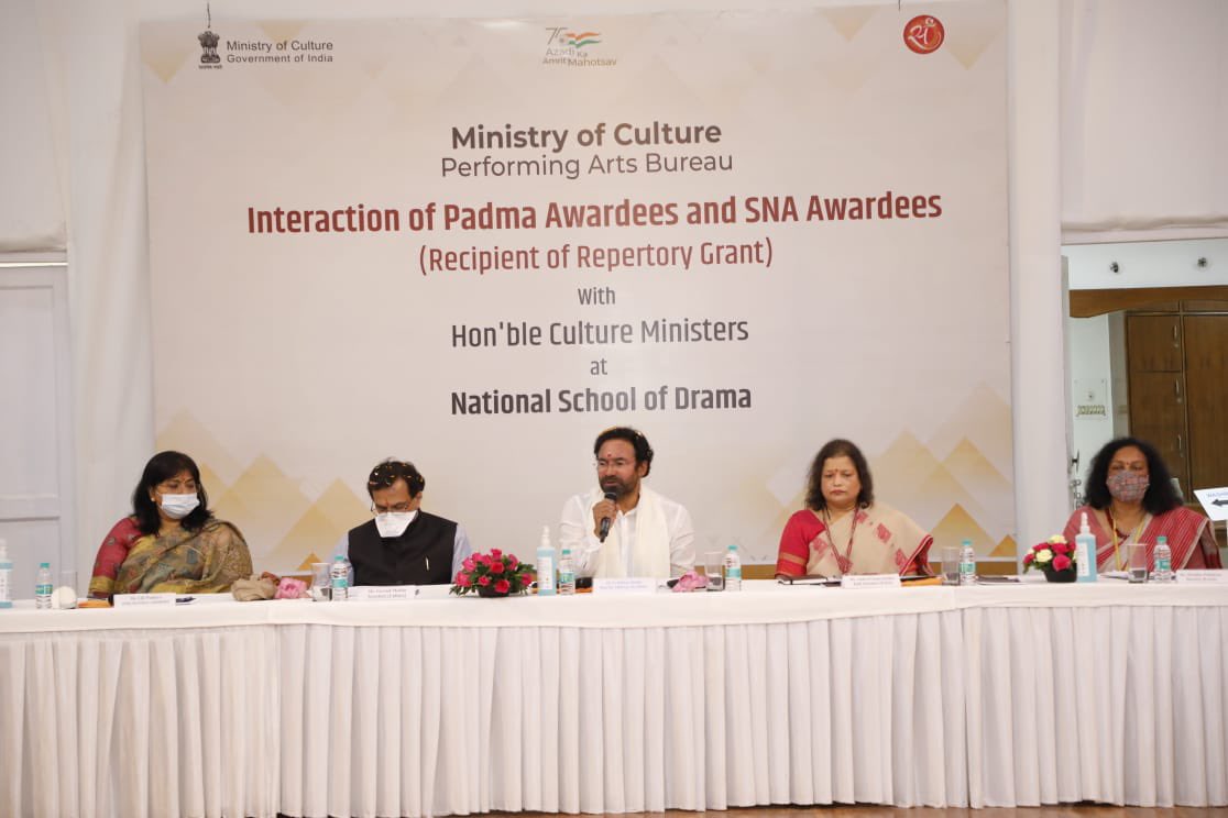 kishanreddybjp's tweet photo. Interacted with the recipients of Padma and Sangeet Natak Akademi Awardees in the field of Performing arts, today at @nsd_india in New Delhi.

Also, felicitated the Awardees for their contribution in the field of art on this occasion. https://t.co/NN0se6adbT