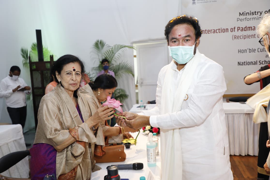 kishanreddybjp's tweet photo. Interacted with the recipients of Padma and Sangeet Natak Akademi Awardees in the field of Performing arts, today at @nsd_india in New Delhi.

Also, felicitated the Awardees for their contribution in the field of art on this occasion. https://t.co/NN0se6adbT