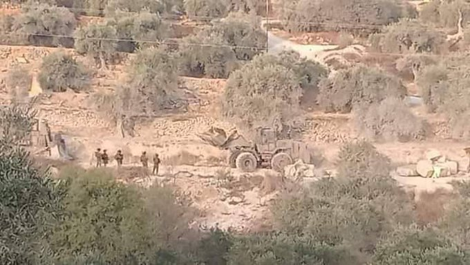 #Israeli occupiers destroy all #Palestinian roads leading to Jabal Sabih in Beita to prevent protests against an illegal Israeli outpost #SaveBeita  
qudsnen.co/?p=29912&