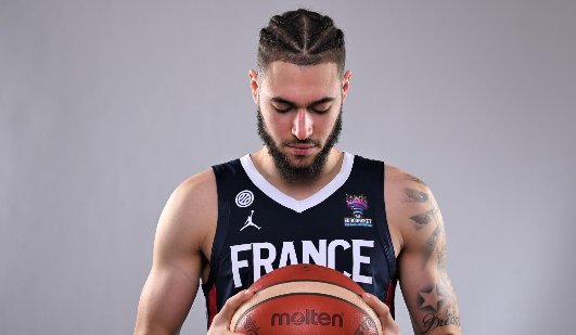 Alors qu'il était à Chicago 🇺🇸 avec l'agent #NBA Alex Saratsis qui s'occupe de la carrière de Giánnis Antetokoúnmpo 🇬🇷, l'ancien poste 2 des #Sharks 🦈 <a href="/izaycordinier/">Isaïa Cordinier</a> aurait signé un contrat avec l'équipe du Virtus Bologne 🇮🇹

#SharksNation