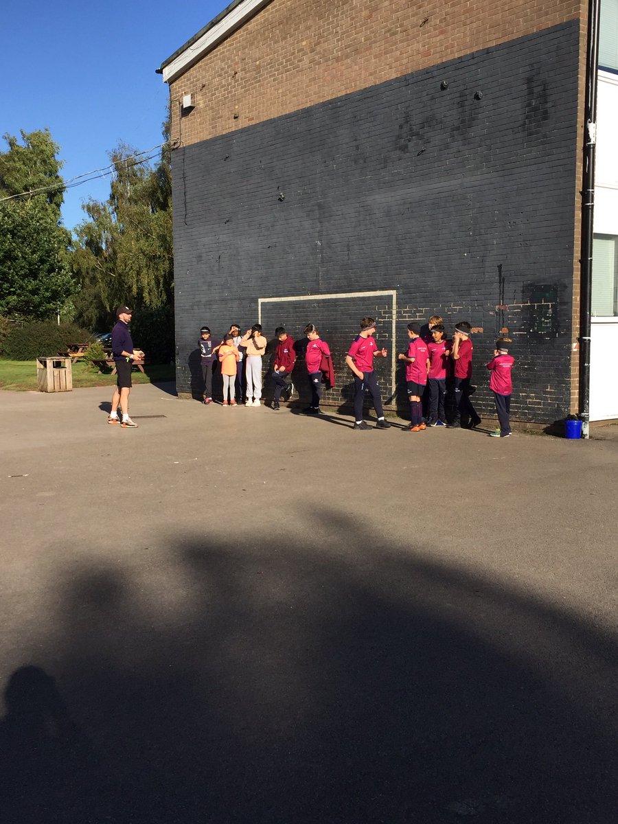 ArnoldLodgeNews's tweet photo. Year 7 have arrived safely and they are already loving their first activity! #ALSLetsMe https://t.co/bVlPCpZA3D