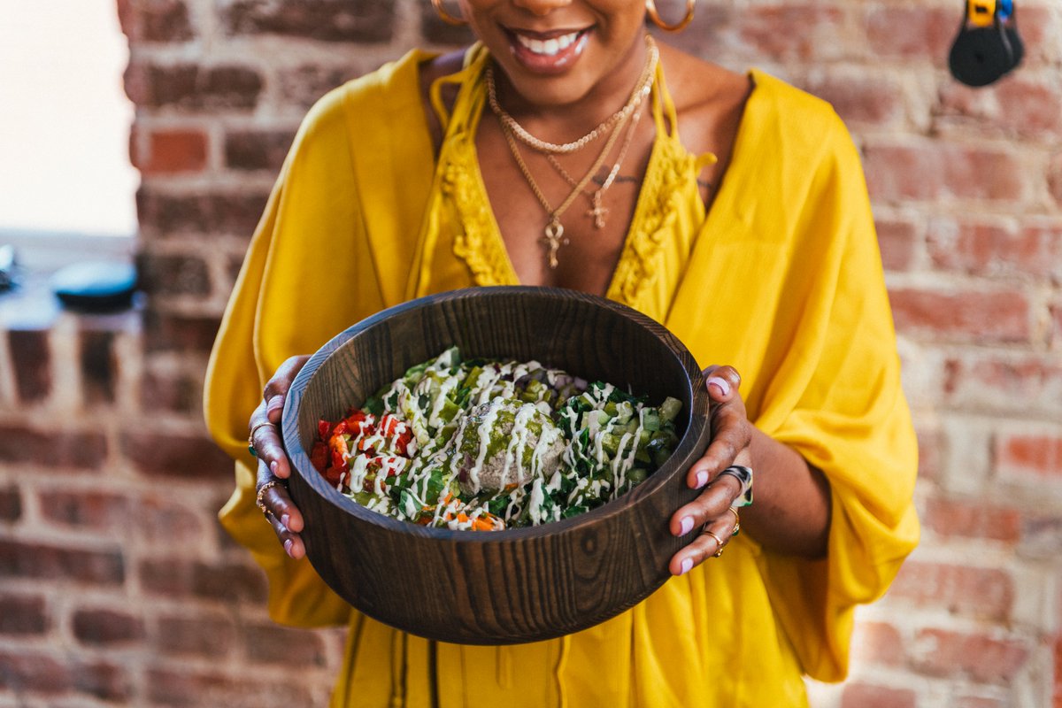 CrossStMarket's tweet image. This #WorldVegetarianDay, try something new! 🌱

@gangsterveganmd is committed to making it “gangster” to eat healthy with their 100% organic, plant-based menu!

#SeeYouAtTheMarket #PublicMarket #VegetarianDay #Vegan #VegetarianFood #PlantBased #Organic #Baltimore #MyBmore