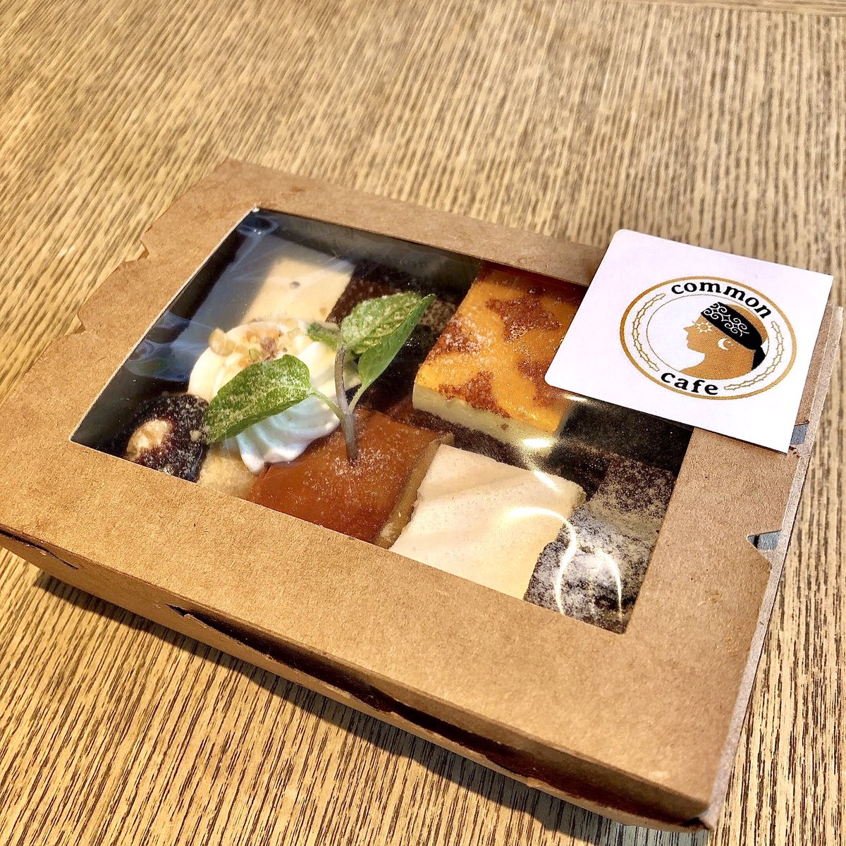 今ならUber eatsで《一口デザート5種盛り合わせ》を2個頼むと1個無料になります‼️
10月13日までヾ(๑╹◡╹)ﾉ"

ubereats.com/jp/tokyo/food-…

#Ubereats #デザート #お得情報 #commoncafe