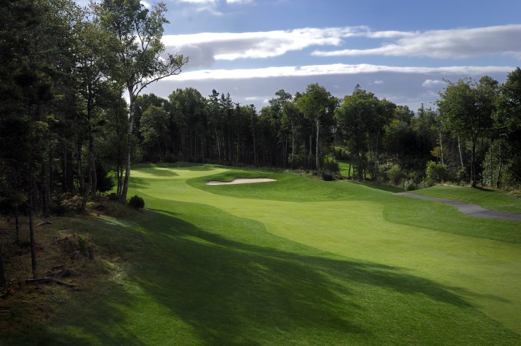 <a href="/ChloeAllyn/">onthegreenwithchloe</a> Heavy rain yes
Light rain no
Once I’m on the golf course if it starts raining I’m finishing my round
Played a few holes at <a href="/BELLBAYGOLFCLUB/">Bell Bay Golf Club</a> in the rain on Wednesday