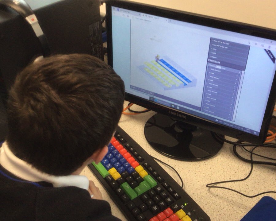 islwynsrb's tweet photo. In Sirhowy us remarkable students are doing remarkably well in learning about βRemarkable Robotsβ. We found out there are 5 different types and begun creating our own this week on computer. We also begun programming robots. #topiclearning #techatitsbest https://t.co/aJndbiubeV