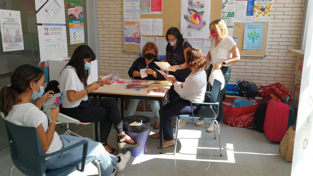 TrencaD's tweet photo. Preparando últimos detalles de las V Jornadas de dislexia, en Alicante organizadas por @TrencaD en streaming y en el Centro Felicidad Sánchez de Alicante. #JornadasTrencaDis21 #Dislexia #InclusionEducativa #Equidad #ComunidadEducativa #RedesDeApoyo #TrencaDisCV https://t.co/5neQ0kf0RN