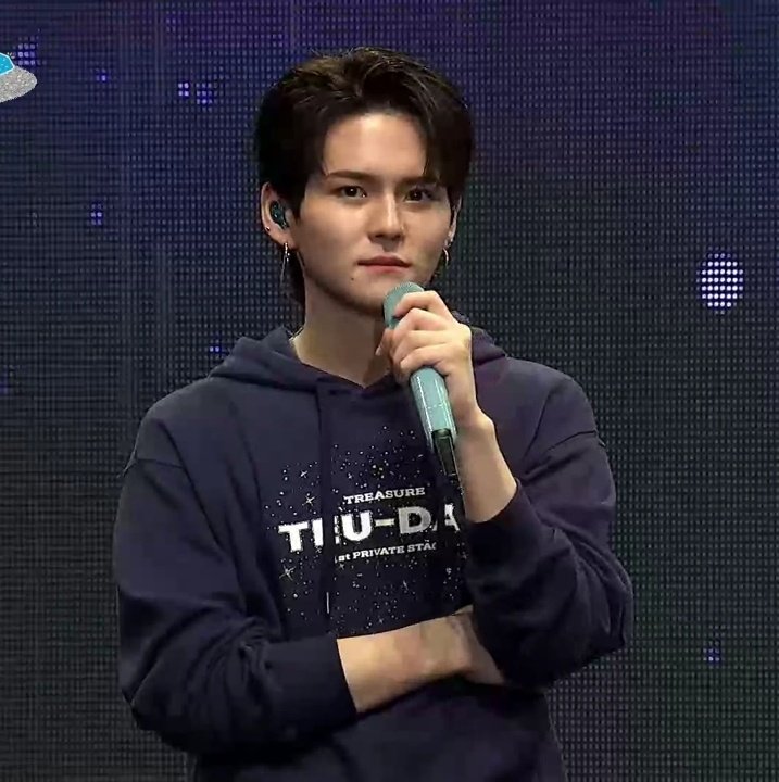 heyosht's tweet photo. is he even real?💗😭 #YOSHI @treasuremembers https://t.co/tWT8LJAWBR