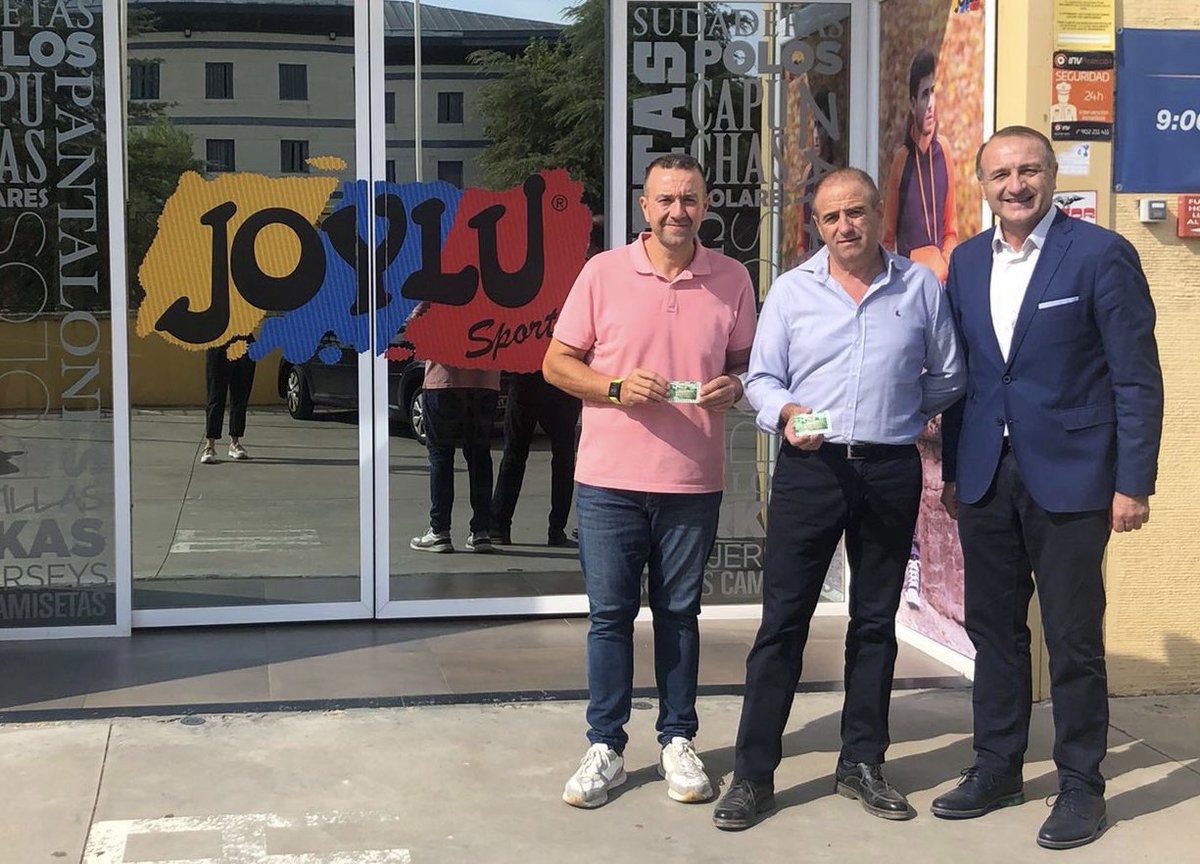 AtcoCordobes's tweet photo. José Quintana presidente de JOYLU nuestro patrocinador técnico , gracias por todo el apoyo que estamos recibiendo de su parte y su empresa SOMOS CÓRDOBA SOMOS ATLÉTICO CORDOBÉS @unosaco https://t.co/Q4J7RYfgZt