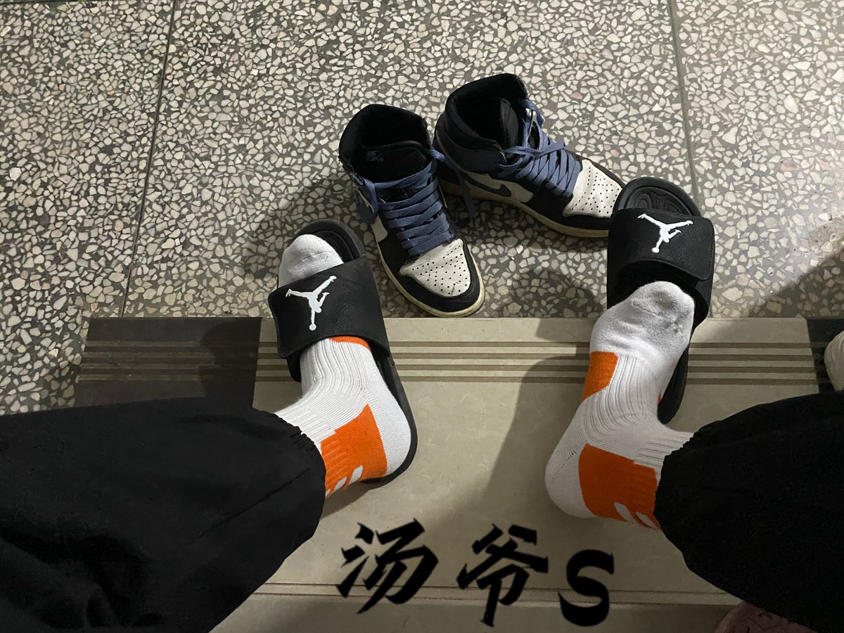 boyisass's tweet photo. 回家拖鞋也要定期做护理！🈶️🐶？ https://t.co/Clz0UAEbyK