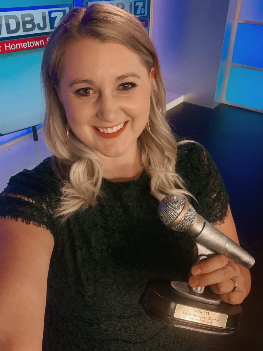 KateyRoshetkoTV's tweet photo. Award-winning journalist has a nice ring to it, but I wouldn’t be where I am today without my amazing team along side me every step of the way! Thank you for your support!!! https://t.co/PEQPyEZIA6