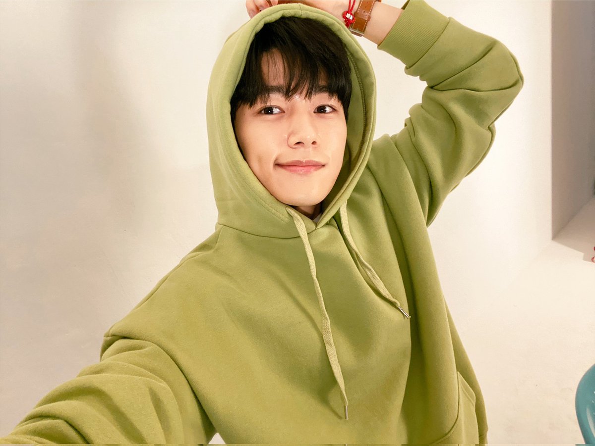 kimn_msl's tweet photo. 녹색이 나에게 잘 어울리나요? ☘️💚 https://t.co/7PNsGdG69r