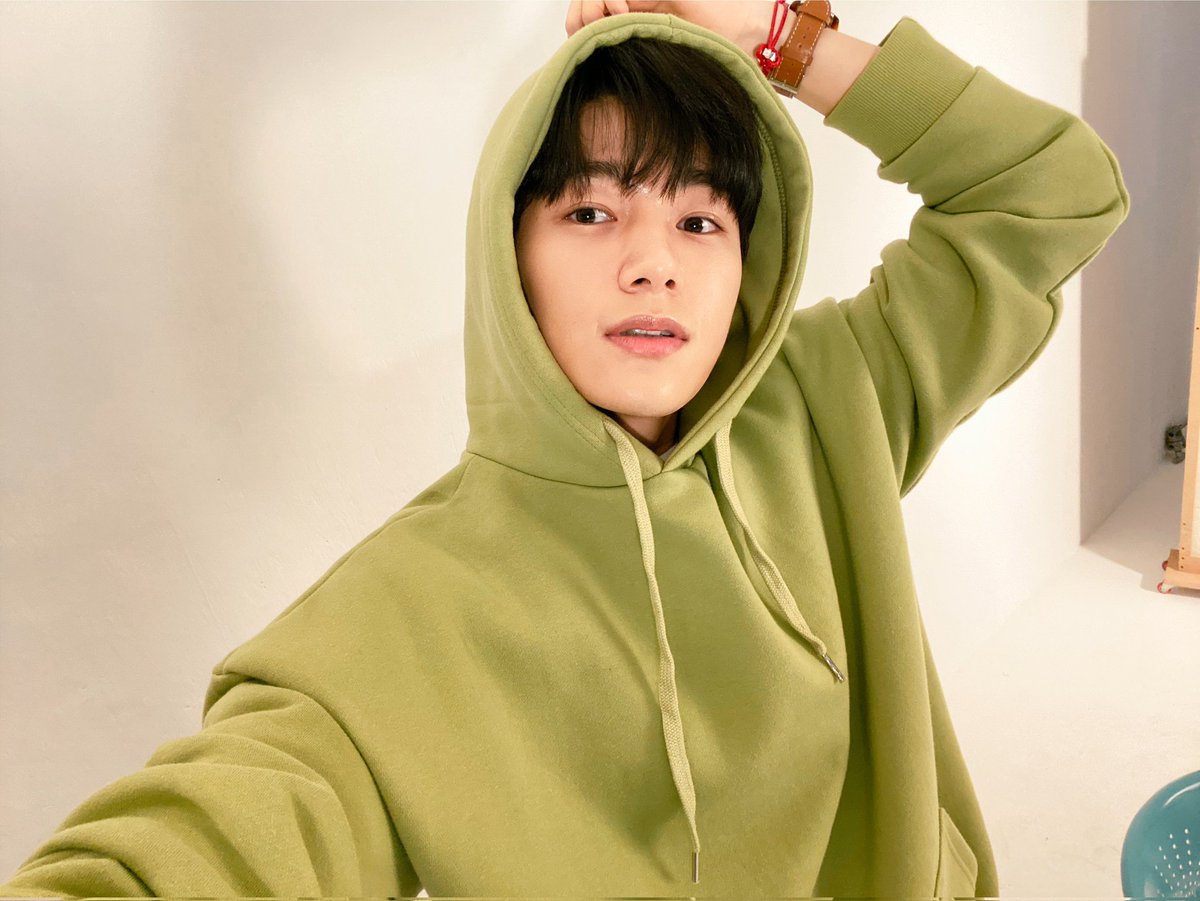 kimn_msl's tweet photo. 녹색이 나에게 잘 어울리나요? ☘️💚 https://t.co/7PNsGdG69r
