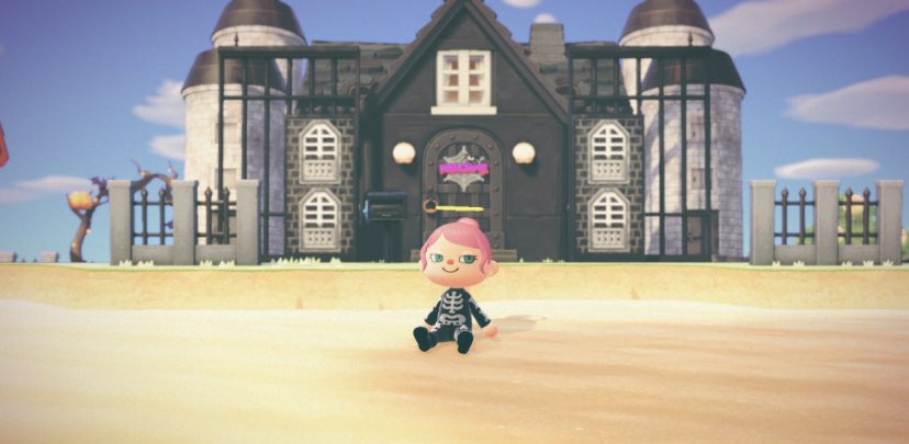 ALexcical's tweet image. Ça y est c’est le mois consacré à #Halloween sur #AnimalCrossing 😁 les îles et leurs maisons passent en mode spooky 👻👻🎃🎃💀 (maison inspiré par le superbe travail de @horrorcrossing 🙏🙏🙏)