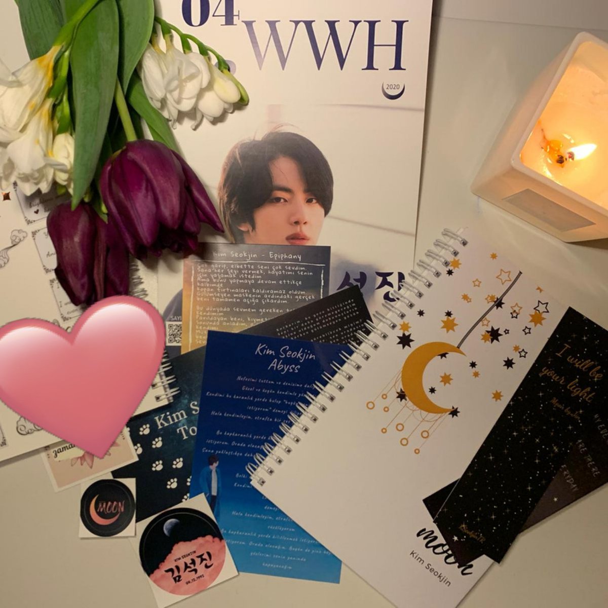 [🥳] Arkadaşlar biliyorsunuz ki bugün çok güzel bir haber aldık.Jin’imiz,gözbebeğimiz 'Jirisan' dizisi için bir OST söyleyecek. Hepimizin beklediği anlardan biri olan bu anın şerefine 25 tane Selenophile paketi hediye edeceğiz.❣ 

Çekilişe katılmak için;
(+)(Aşağıdaki tweette)