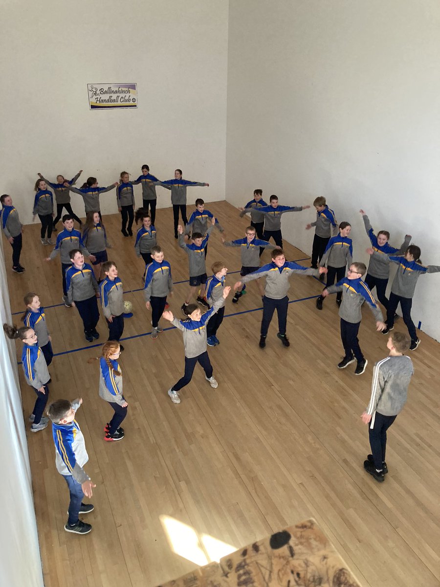 Ballinahinchns's tweet image. Thanks to our TY Students from @StMarys_Newport who are on work experience for doing a great PE class and workout with our 5th &amp;amp; 6th class pupils today. Teachers in the making 😇👍🏻 #TYworkexperience