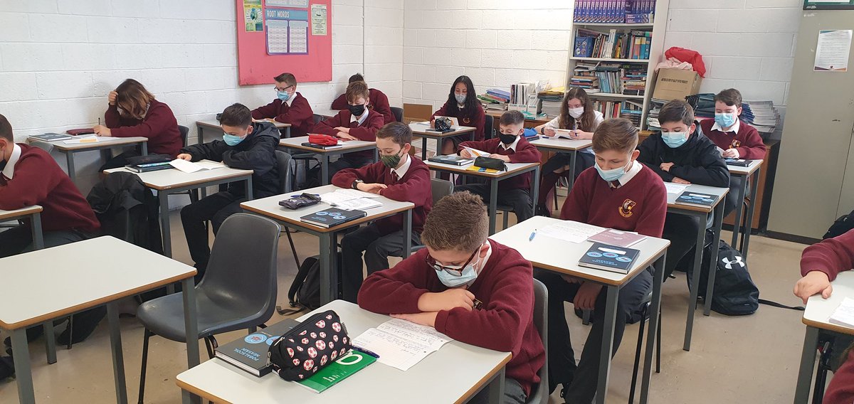 PSNeasain's tweet photo. Ms Glennon's first year English class were very excited to read their letters from Maistreas Teresa's first year class @RoinnP in @PobalscoilD. We are excited to be involved in this initiative and will hopefully involve other @accsirl schools in the future. #DonegaltoDublin https://t.co/ISLrhmBtet