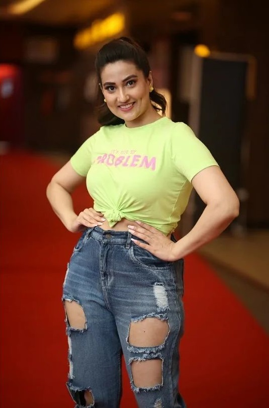 FAnHdwaVEAQC5CE?format=jpg&name=900x900