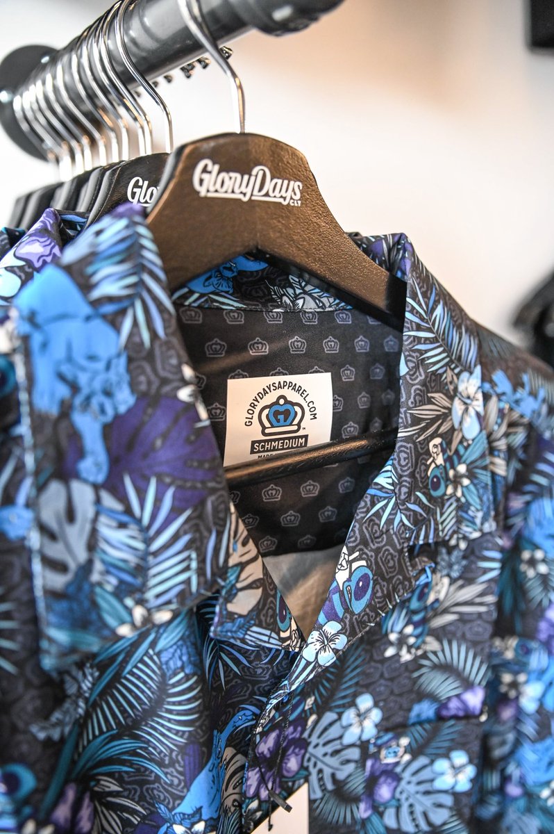 glory_days_CLT's tweet photo. Fun fact: Glory Days Apparel uses “Schmedium” on our size labels for all our “Medium” shirts. 📏 #Schmedium #GloryDaysApparel #CLT #Charlotte https://t.co/zuiwbagOrS