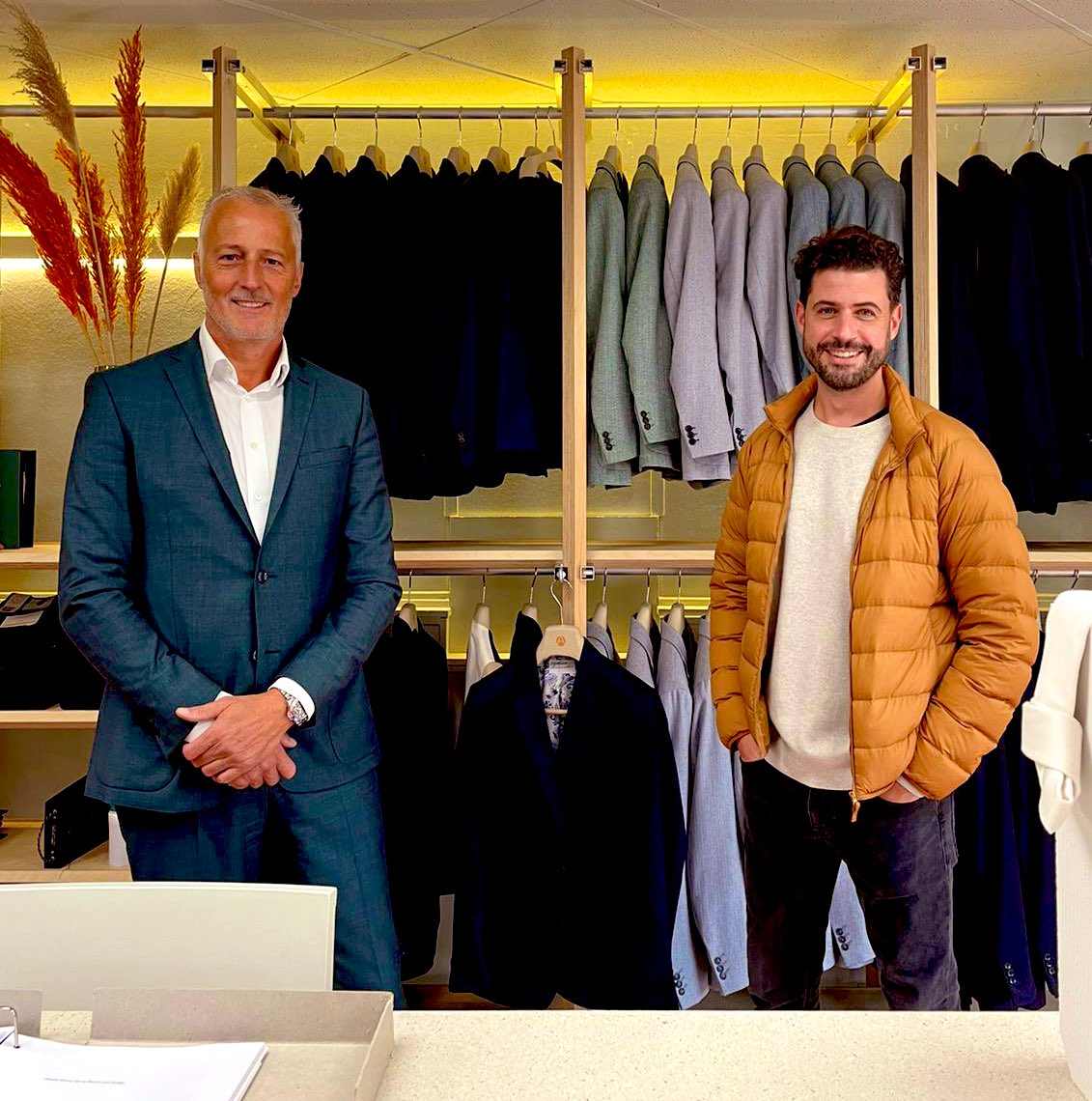 Van spijkerbroeken tot pakken. Steeds meer Nederlandse ondernemers gaan voor kleding die #duurzaam is. Milieuvriendelijke stoffen, eerlijk geproduceerd in of vlakbij Europa. Vandaag een kijkje bij <a href="/ErikToenhake/">Erik Toenhake</a> <a href="/AardenTailoring/">Aarden respectful tailoring</a> 

#mode #fashion #klimaat #duurzaam