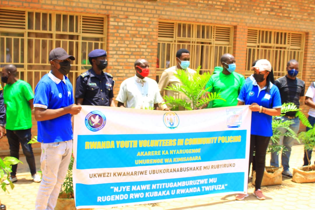 kimisagaraRyvcp's tweet photo. @RwandaYouthVol1 @Kimisagara_Sect twifatanyije na #DEA @EmmyNGABONZIZA1, #DPCEO IP M.Shadrack na Vice-Coordinator @NyarugengeV
mu rugendo rwo gutangiza ukwezi kwahariwe ibikorwa by'ubukorerabushake mu rubyiruko
@AbdallahMurenzi @RwandaLocalGov
@Rwandapolice
#VolunteersMonth https://t.co/jhVfRBCsul