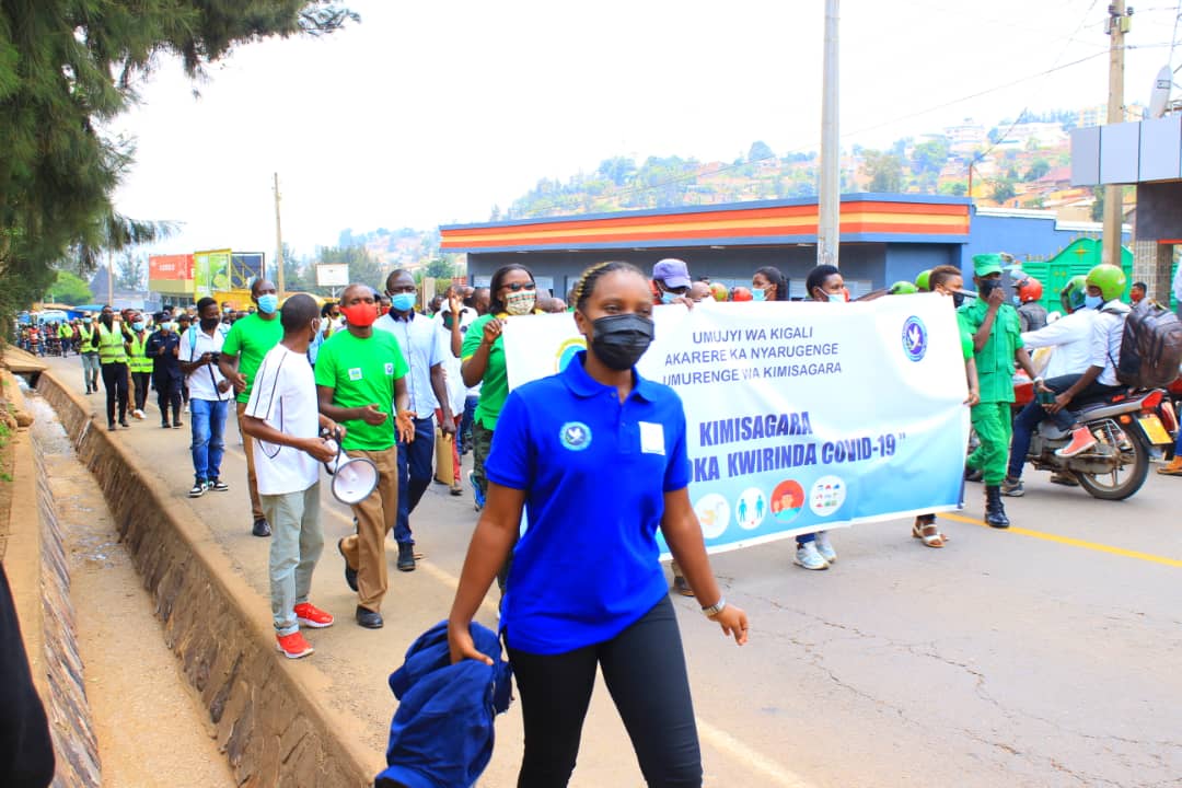 kimisagaraRyvcp's tweet photo. @RwandaYouthVol1 @Kimisagara_Sect twifatanyije na #DEA @EmmyNGABONZIZA1, #DPCEO IP M.Shadrack na Vice-Coordinator @NyarugengeV
mu rugendo rwo gutangiza ukwezi kwahariwe ibikorwa by'ubukorerabushake mu rubyiruko
@AbdallahMurenzi @RwandaLocalGov
@Rwandapolice
#VolunteersMonth https://t.co/jhVfRBCsul