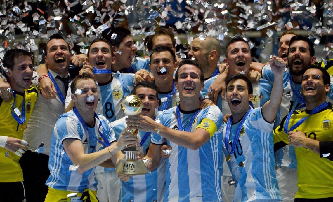 CunaDelFutsal's tweet photo. 🏆🥇 Un día como hoy, pero de 2016, Argentina derrotó a Rusia por 5 a 4 y se coronó por primera vez campeón de un Mundial de Futsal FIFA

¡FELIZ DÍA DEL FUTSAL! https://t.co/vG54tAaV63