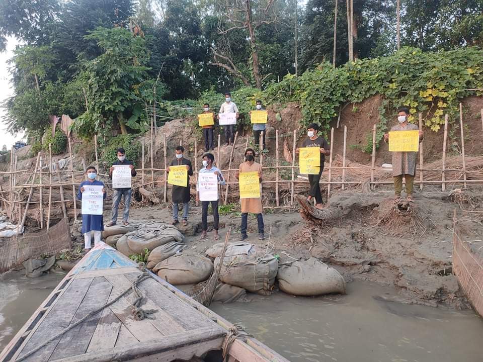 FFF_Bangladesh's tweet photo. Manikganj is one of the most affected area due to climate crisis. Our activists from Manikganj is striking for climate justice. Support us, protect our mother earth. 

#FridaysForFuture #ClimateCrisis @GretaThunberg @Fridays4future https://t.co/ZGgs6jVuu4